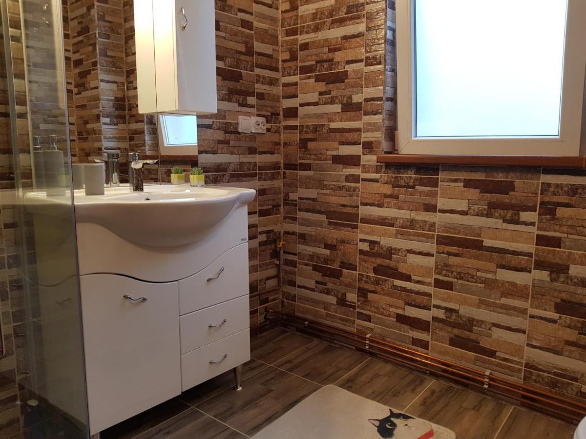 Aris Apartment Hunedoara Luaran gambar